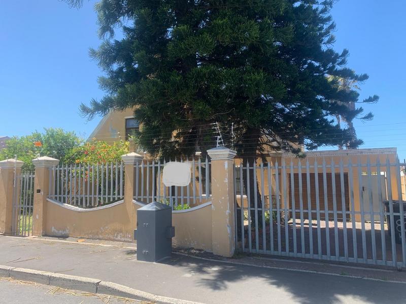 6 Bedroom Property for Sale in Grassy Park Western Cape